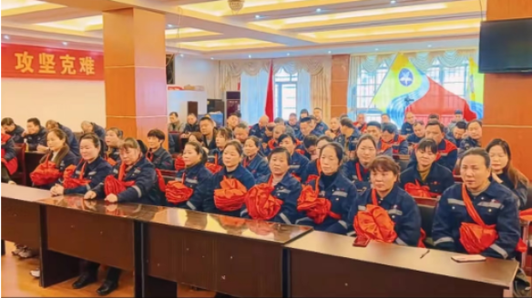 娄底HJC黄金城官网实业表彰“三八红旗手”